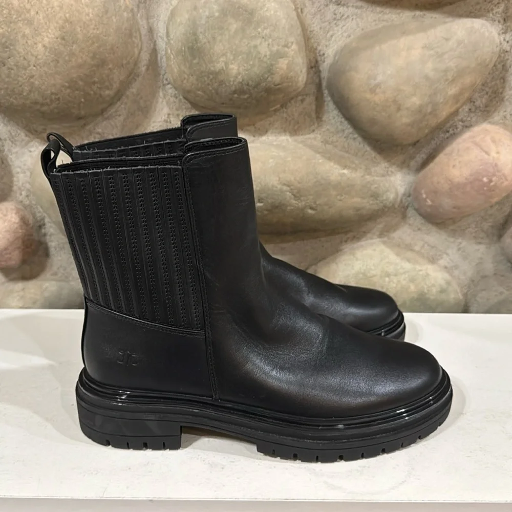 Johnston & Murphy Gianna Gore boot in black